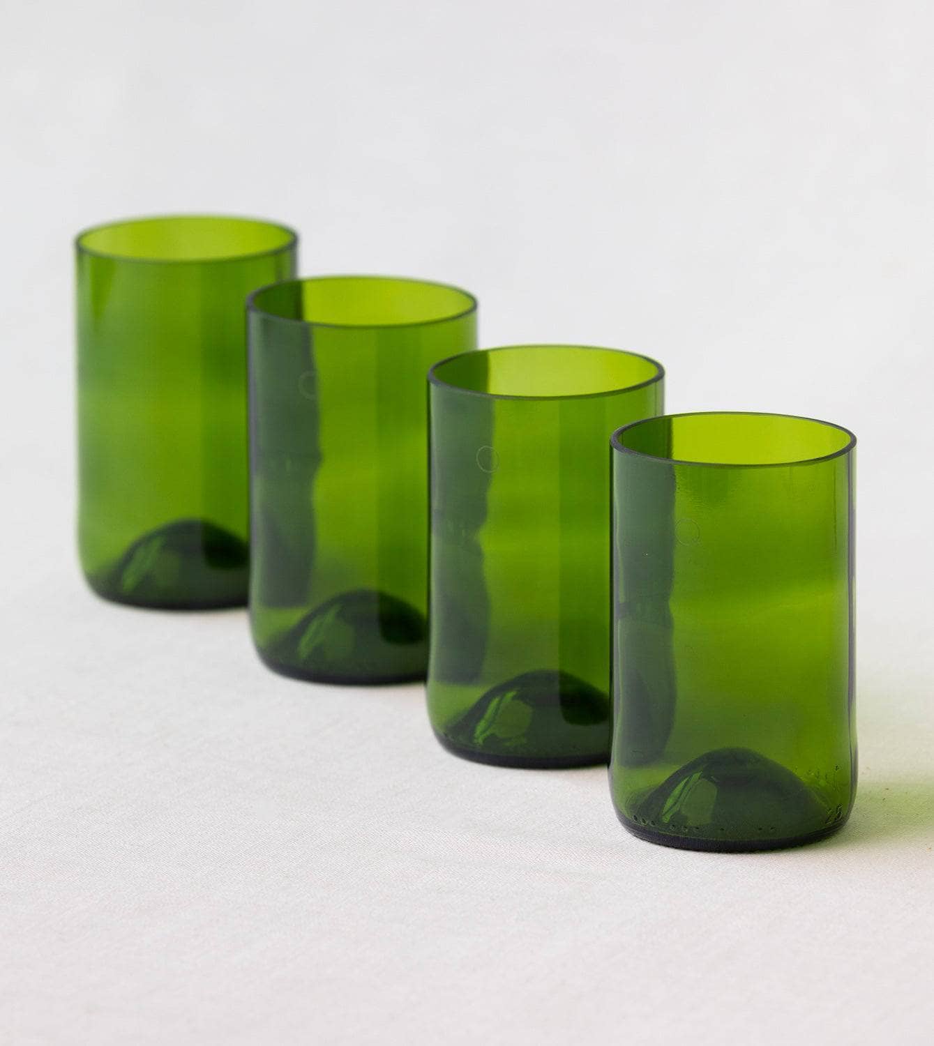 Trinkgläser aus Weinflaschen-Upcycling