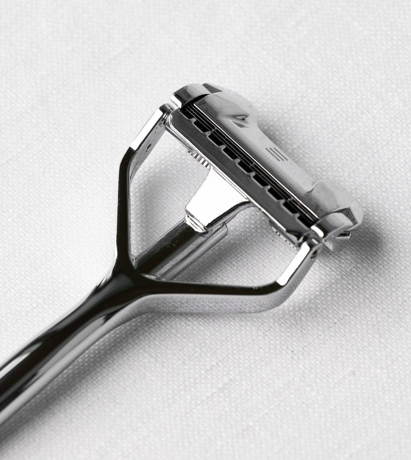 3-Klingen-Schwingkopf-Rasierer