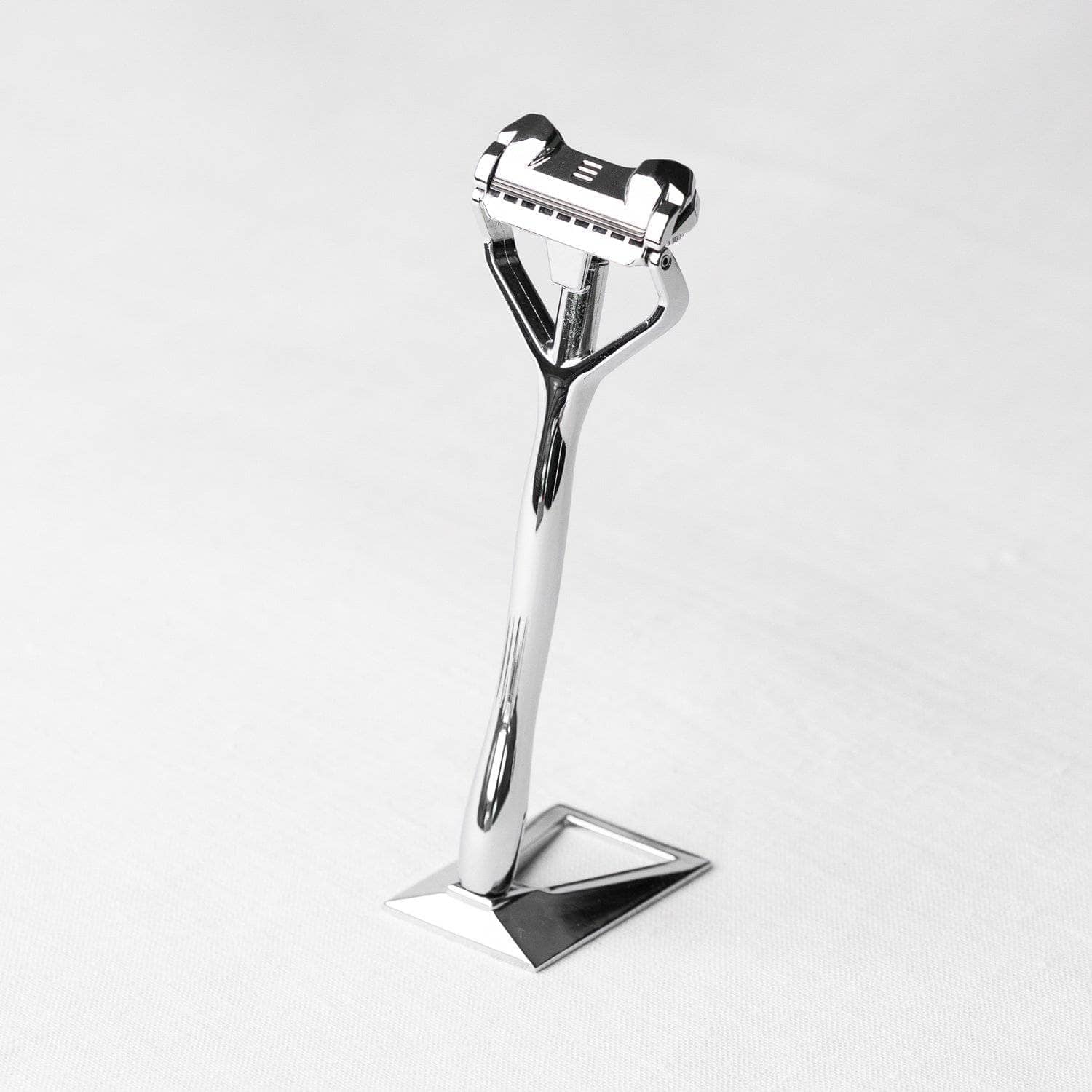 «Mit Ecken und Kanten» 3-Klingen-Schwingkopf-Rasierer (-25%)