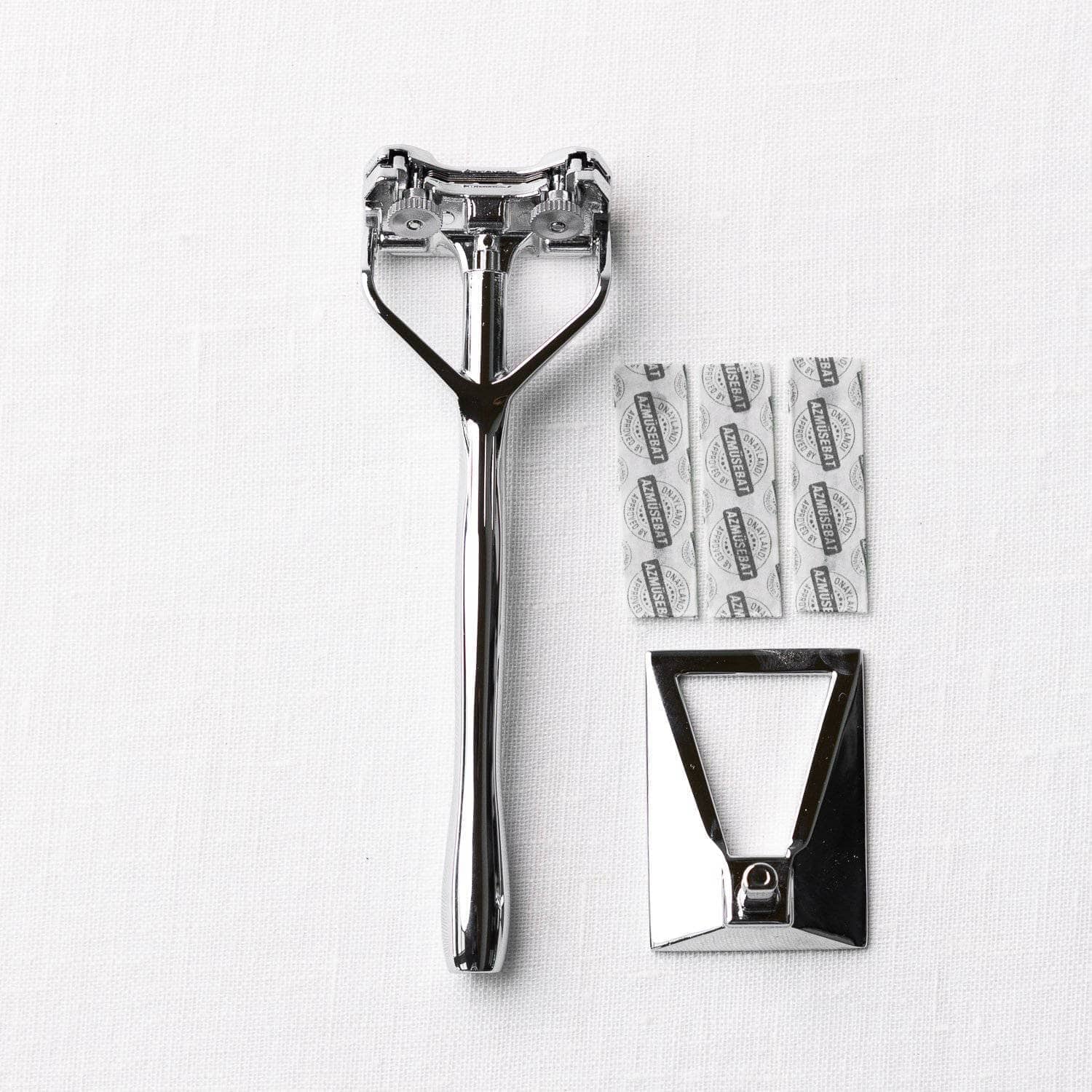 «Mit Ecken und Kanten» 3-Klingen-Schwingkopf-Rasierer (-25%)