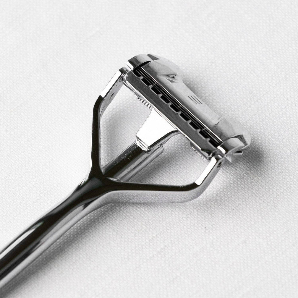 «Mit Ecken und Kanten» 3-Klingen-Schwingkopf-Rasierer (-25%)