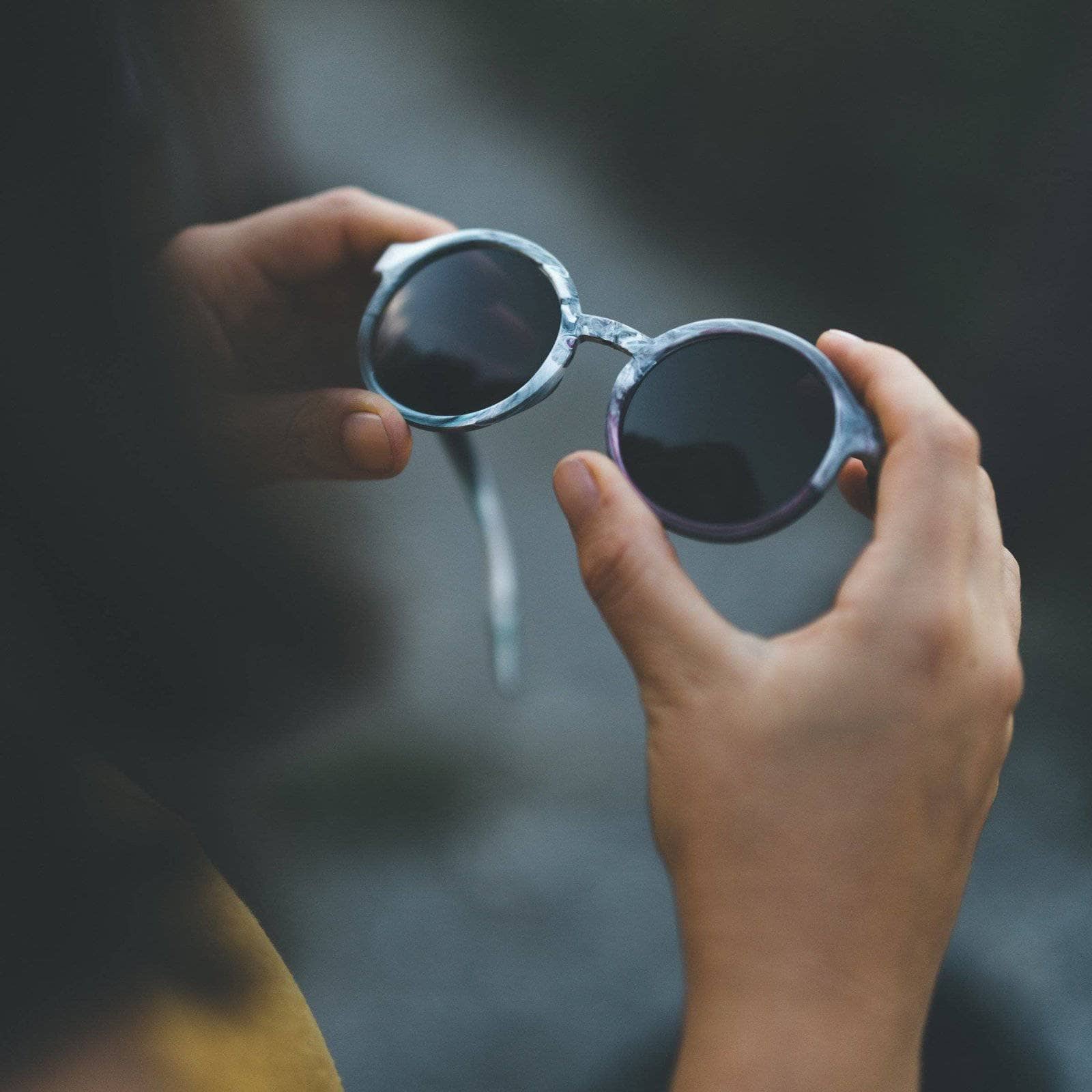Sonnenbrille aus recyceltem Plastik - grau